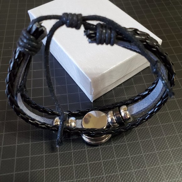 Ginger snap/Interchangeable Button Snap bracelet, it is an eyecatcher - Picture 3 of 5